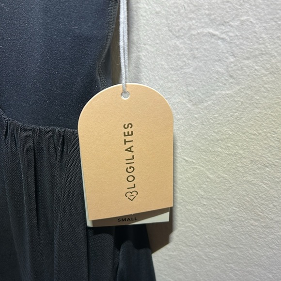 Elegant Black Mini Dress - Picture 11 of 11